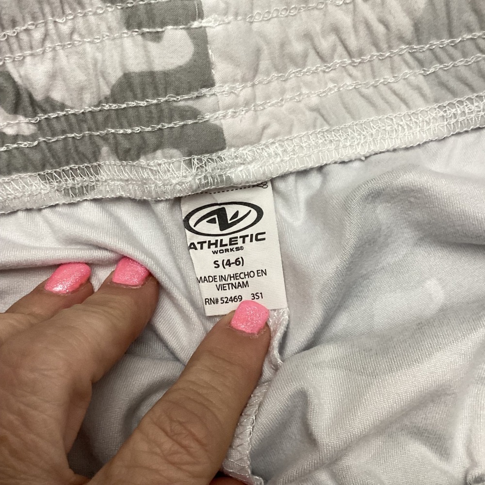 Athletic Works Womens Camo Print Dolphin Lined Shorts Grey White Small - Picture 3 of 6